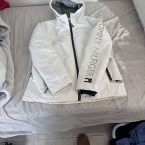 Tommy Hilfiger Women's White Ski Jacket with Logo Sleeve